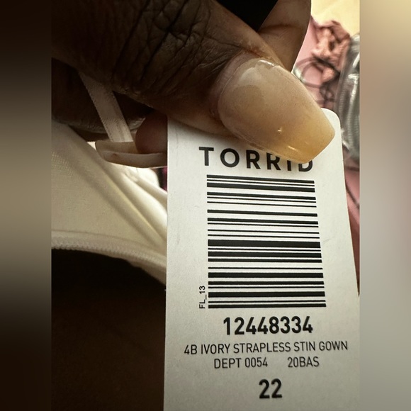 Torrid wedding dress - Picture 3 of 3